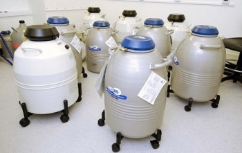 Bé gái nhỏ tuổi nhất thế giới được đông lạnh trứng chờ sinh con