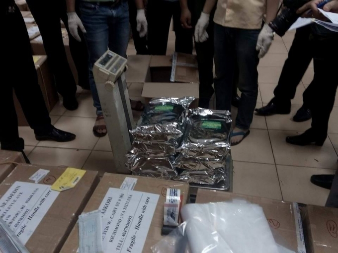 Thủ đoạn của ch&uacute;ng l&agrave; nhập khẩu thảo mộc sấy kh&ocirc; từ nước ngo&agrave;i tập kết về Việt Nam.