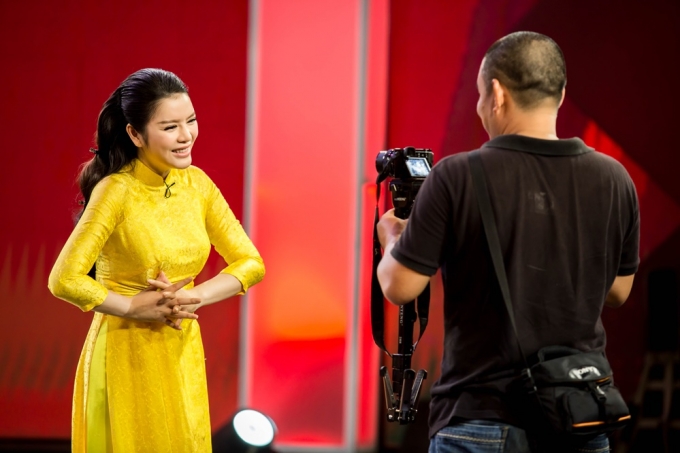 Kh&aacute;n giả dường như bị cuốn h&uacute;t v&agrave;o những diễn xuất của L&yacute; Nh&atilde; Kỳ.