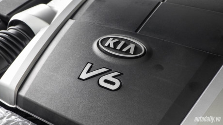 Trường Hải &ldquo;chốt gi&aacute;&rdquo; xe sang Kia Quoris tại Việt Nam