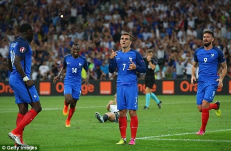 Griezmann đ&atilde; c&oacute; một ng&agrave;y thi đấu cực kỳ xuất sắc với c&uacute; đ&uacute;p v&agrave; lưới ĐT Đức gi&uacute;p chủ nh&agrave; Ph&aacute;p thẳng tiến v&agrave;o chung kết.