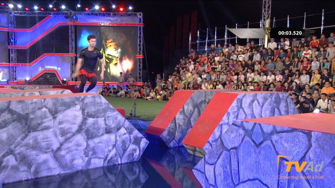 &nbsp; &nbsp;&nbsp;&nbsp;Dễ d&agrave;ng vượt qua &ldquo;Nhảy bước bốn&rdquo; với sải ch&acirc;n rất d&agrave;i.