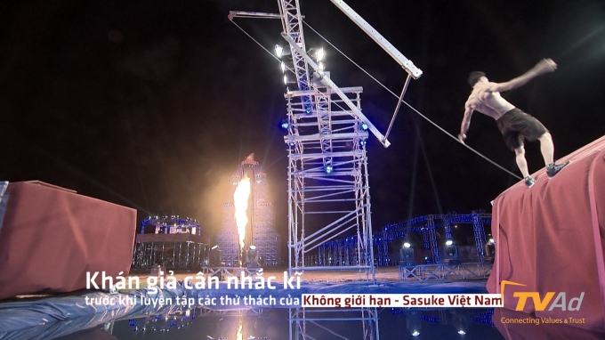 Tiếp đ&oacute;, th&iacute; sinh H&agrave; Văn Tuấn đ&atilde; khiến cho kh&aacute;n giả cảm thấy tiếc nuối khi chỉ một ch&uacute;t nữa th&ocirc;i l&agrave; anh đ&atilde; c&oacute; thể vượt qua được thử th&aacute;ch &ldquo;C&uacute; nhảy phi thường&rdquo;.