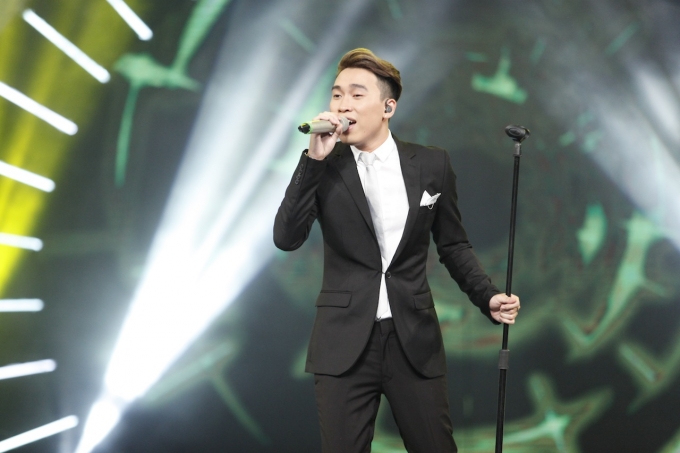 Vietnam Idol 2016: &ldquo;Ch&agrave;ng trai b&uacute;n b&ograve;&rdquo; B&aacute; Duy thể hiện &ldquo;đẳng cấp ca sĩ&rdquo; trong liveshow đầu ti&ecirc;n