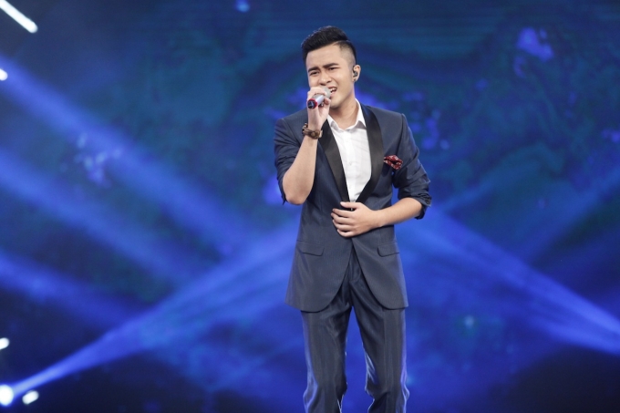 Vietnam Idol 2016: &ldquo;Ch&agrave;ng trai b&uacute;n b&ograve;&rdquo; B&aacute; Duy thể hiện &ldquo;đẳng cấp ca sĩ&rdquo; trong liveshow đầu ti&ecirc;n
