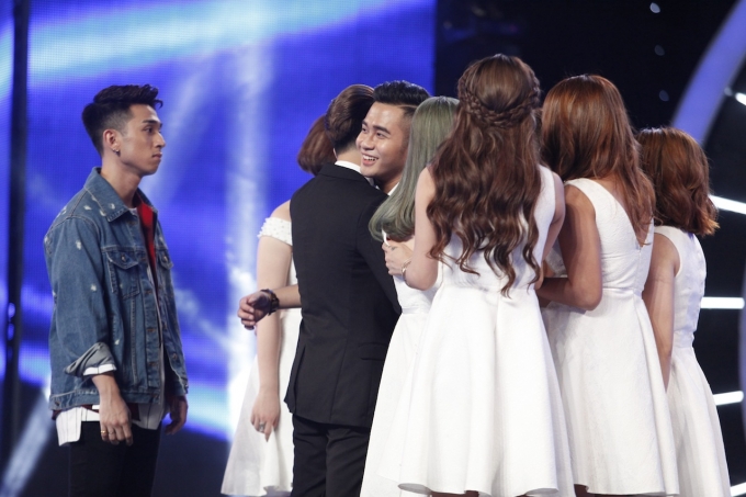 Vietnam Idol 2016: &ldquo;Ch&agrave;ng trai b&uacute;n b&ograve;&rdquo; B&aacute; Duy thể hiện &ldquo;đẳng cấp ca sĩ&rdquo; trong liveshow đầu ti&ecirc;n