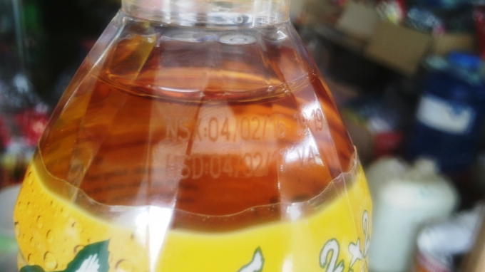 Phát hi&ecirc;̣n hàng loạt nước C2 bị c&acirc;́m v&acirc;̃n bày bán URC Vi&ecirc;̣t Nam thách thức pháp lu&acirc;̣t?