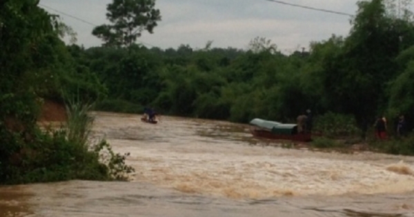 Yên Bái: 2 người bị lũ cuốn mất tích
