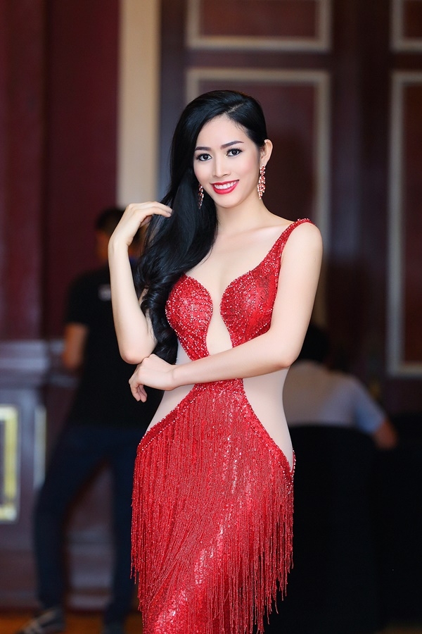 T&acirc;n qu&aacute;n qu&acirc;n Diễn vi&ecirc;n điện ảnh triển vọng 2016 h&uacute;t hồn mọi &aacute;nh nh&igrave;n với dạ hội quyến rũ