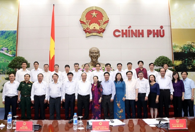 Thủ tướng Nguyễn Xu&acirc;n Ph&uacute;c chụp ảnh lưu niệm c&ugrave;ng&nbsp;Đo&agrave;n Chủ tịch Tổng Li&ecirc;n đo&agrave;n Lao động Việt Nam