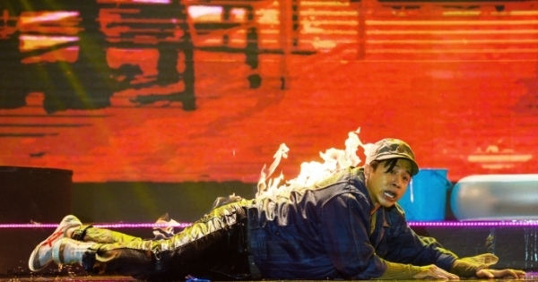 Quyết tâm vào chung kết Làng hài mở hội, Xém Cười tẩm xăng đốt Huỳnh Tiến Khoa