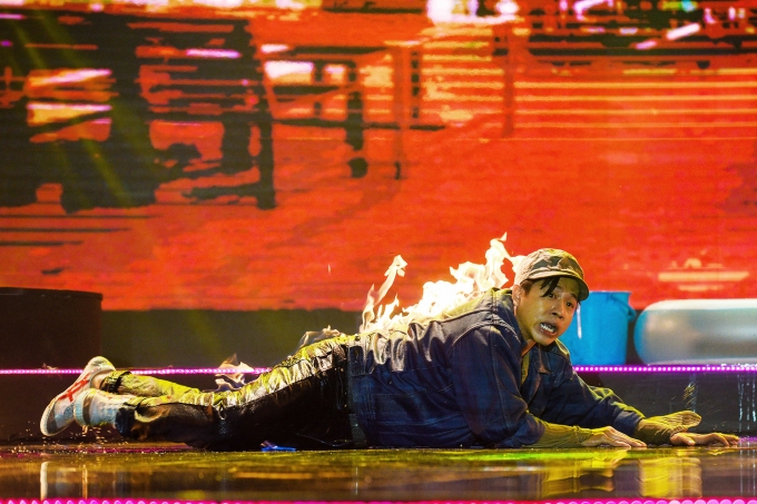 Quyết t&acirc;m v&agrave;o chung kết L&agrave;ng h&agrave;i mở hội, X&eacute;m Cười tẩm xăng đốt Huỳnh Tiến Khoa