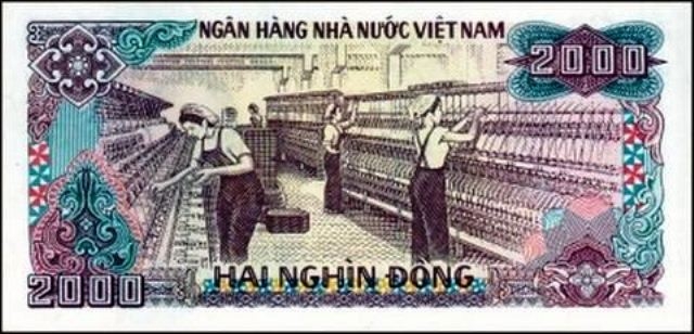 V&agrave;o những năm 60, ng&agrave;nh dệt may đ&atilde; c&oacute; những đ&oacute;ng g&oacute;p quan trọng v&agrave;o ph&aacute;t triển kinh tế miền Bắc. Đ&oacute; cũng l&agrave; l&yacute; do tại sao những c&ocirc; thợ dệt nh&agrave; m&aacute;y Dệt Nam Định lại xuất hiện với h&igrave;nh ảnh thật đẹp tr&ecirc;n tờ tiền mệnh gi&aacute; 2.000 đồng vốn rất đỗi th&acirc;n thuộc với người Việt Nam. Ngo&agrave;i ra, c&ograve;n c&oacute; th&aacute;p Phổ Minh (hay c&ograve;n gọi l&agrave; Ch&ugrave;a Th&aacute;p), địa danh kh&aacute;c của tỉnh Nam Định cũng đ&atilde; được in tr&ecirc;n đồng tiền 100 ng&acirc;n h&agrave;ng Nh&agrave; nước Việt Nam.