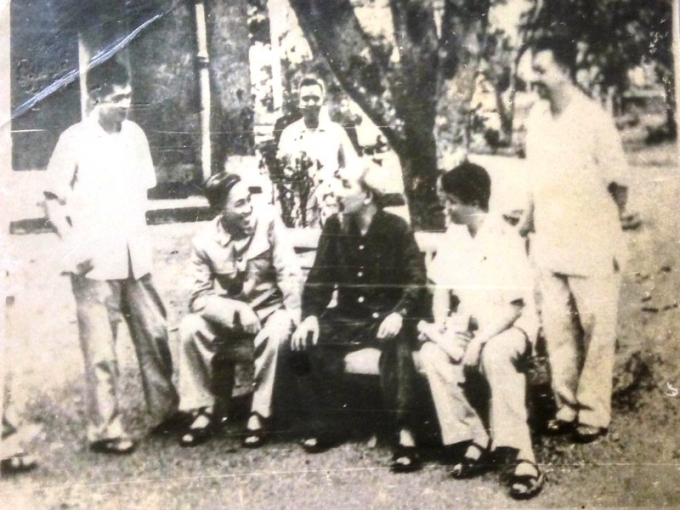 &nbsp;Chủ tịch Hồ Ch&iacute; Minh đ&atilde; 3 lần đến thăm v&agrave; tr&ograve; chuyện c&ugrave;ng c&ocirc;ng nh&acirc;n nh&agrave; m&aacute;y. Hiện nay, tại bảo t&agrave;ng Dệt&nbsp;May, những kỉ vật thi&ecirc;ng li&ecirc;ng của B&aacute;c lu&ocirc;n được lưu giữ một c&aacute;ch trang trọng nhất: chiếc &aacute;o kaki đ&atilde; sờn, đ&ocirc;i d&eacute;p cao su đ&atilde; m&ograve;n&hellip;