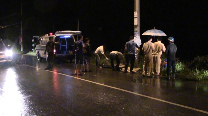 Lực lượng chức năng c&oacute; mặt tại hiện trường.