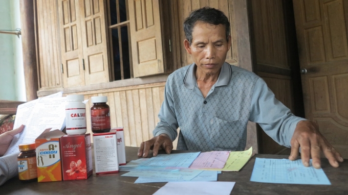 Một người d&acirc;n tr&ecirc;n địa b&agrave;n x&atilde; Thanh Sơn đ&atilde; dốc to&agrave;n bộ t&agrave;i sản để mua nhiều m&atilde; h&agrave;ng của C&ocirc;ng ty cổ phần Li&ecirc;n Minh ti&ecirc;u d&ugrave;ng Việt Nam.