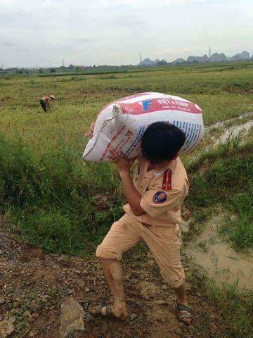 V&igrave; nước qu&ecirc;n th&acirc;n, v&igrave; d&acirc;n phục vụ.(Nguồn: Facebook).