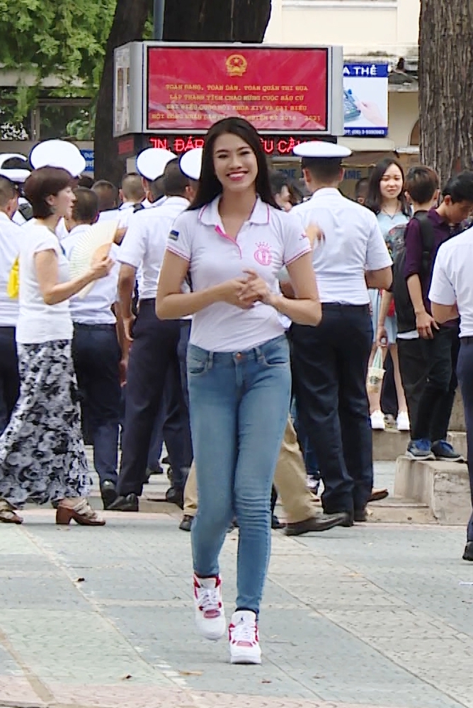 Chi Bảo, Xu&acirc;n Bắc bảo vệ cho th&iacute; sinh Hoa hậu Việt Nam 2016 trước sự c&ocirc;ng k&iacute;ch của Trấn Th&agrave;nh