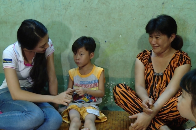 Chi Bảo, Xu&acirc;n Bắc bảo vệ cho th&iacute; sinh Hoa hậu Việt Nam 2016 trước sự c&ocirc;ng k&iacute;ch của Trấn Th&agrave;nh