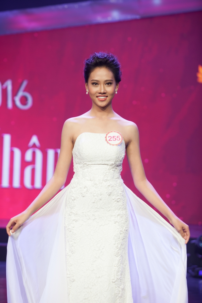 Chi Bảo, Xu&acirc;n Bắc bảo vệ cho th&iacute; sinh Hoa hậu Việt Nam 2016 trước sự c&ocirc;ng k&iacute;ch của Trấn Th&agrave;nh