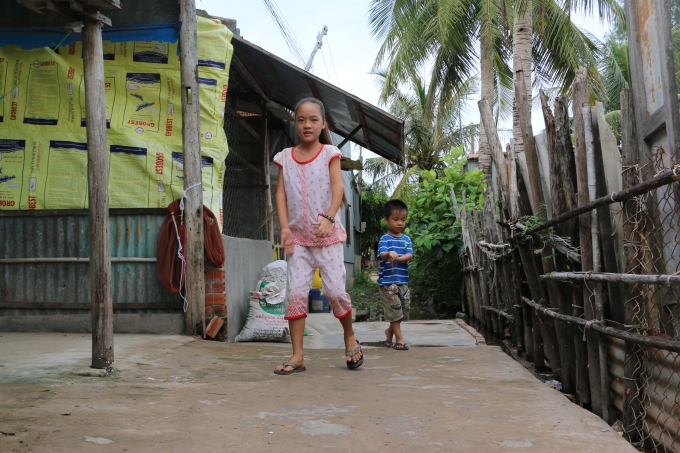 D&ugrave; vậy con cũng cố gắng viết, học thật tốt để kh&ocirc;ng thua s&uacute;t bạn b&egrave; trong lớp của con.