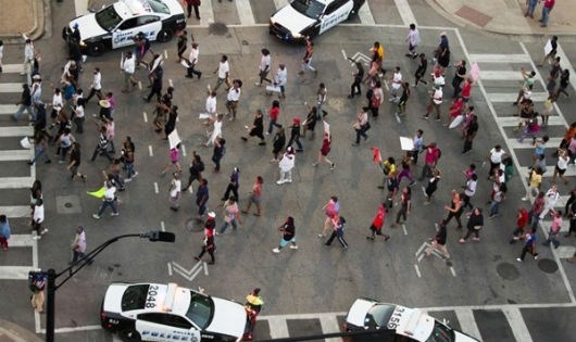 Tuần h&agrave;nh trước vụ tấn c&ocirc;ng.