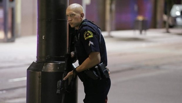 Cảnh s&aacute;t Mỹ truy t&igrave;m nghi phạm xả s&uacute;ng.