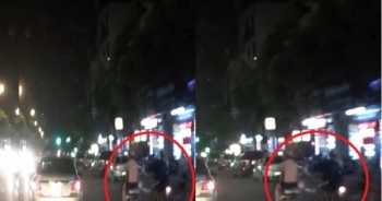 Hà Nội: Hai tên cướp táo tợn, giật túi xách người đi đường ngay trên phố