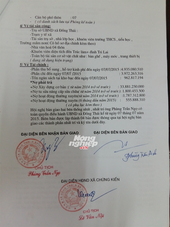 Bi&ecirc;n bản b&agrave;n giao chức Chủ tịch x&atilde; thể hiện phần c&ocirc;ng nợ của UBND x&atilde; Đồng Th&aacute;i.