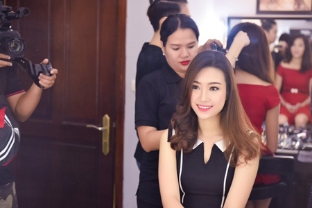 Hậu trường buổi chụp ảnh Top 32 th&iacute; sinh Chung khảo ph&iacute;a Bắc Hoa hậu Việt Nam 2016