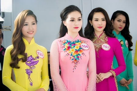 Hậu trường buổi chụp ảnh Top 32 th&iacute; sinh Chung khảo ph&iacute;a Bắc Hoa hậu Việt Nam 2016