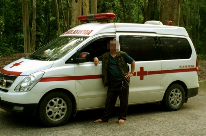 Anh C. khẳng định xe cứu thương của c&ocirc;ng ty anh được trang bị đầy đủ trang thiết bị y tế cần thiết, đảm bảo cho việc vận chuyển bệnh nh&acirc;n.