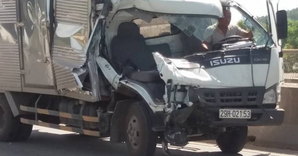 Thanh Hóa: Xe tải tông nhau, phụ xe tử vong tại chỗ