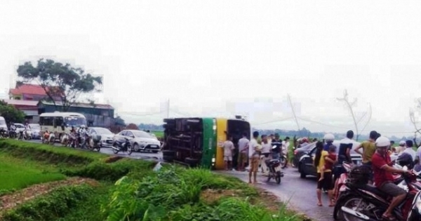 Vĩnh Phúc: "Châu chấu đá xe" khiến 21 người nhập viện