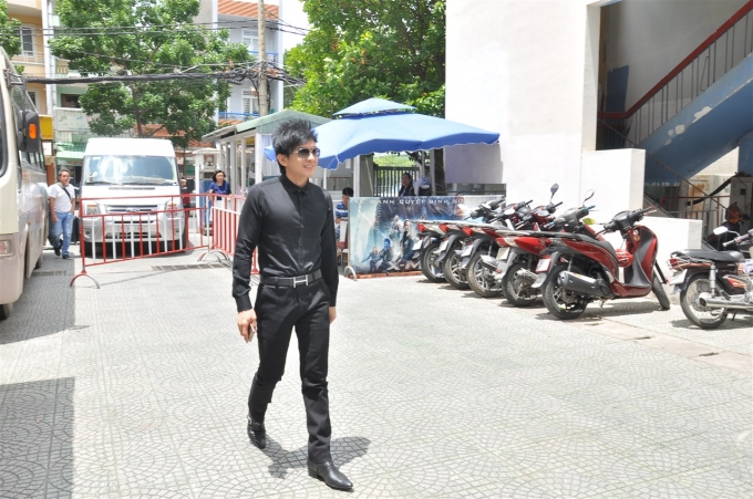 &ldquo;Anh Bo&rsquo;&rsquo; Đan Trường bảnh bao với &ldquo;c&acirc;y đen&rdquo;.