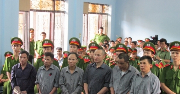 Tuyên án 8 nông dân Văn Giang về tội gây rối trật tự công cộng