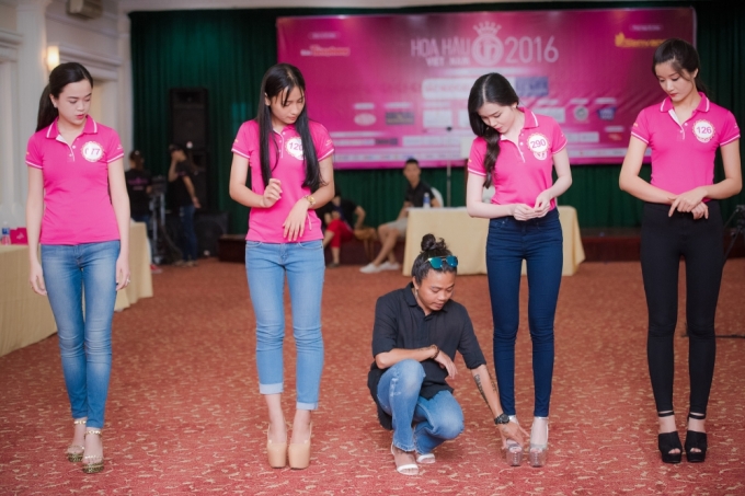 Th&iacute; sinh HHVN th&iacute;ch th&uacute; khi được sư tử biển h&ocirc;n m&aacute;