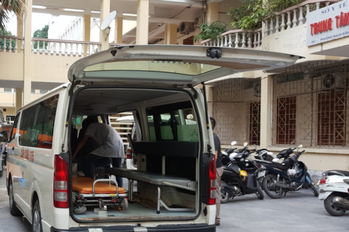 Xe cấp cứu của Trung t&acirc;m vận chuyển cấp cứu Quảng Ninh từ chối đ&oacute;n nạn nh&acirc;n bị tại nạn giao th&ocirc;ng (Ảnh B&aacute;o Giao th&ocirc;ng).