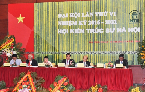 Đo&agrave;n Chủ tịch điều khiển Đại hội.