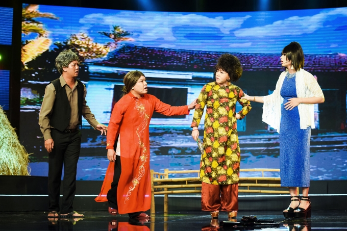 Th&oacute;t tim th&iacute; sinh L&agrave;ng h&agrave;i mở hội bị đốt ch&aacute;y ngay tr&ecirc;n s&acirc;n khấu