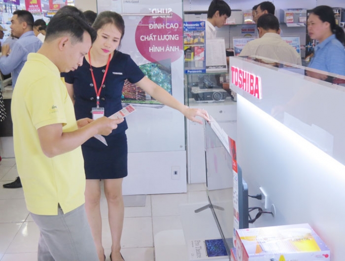 Kh&aacute;ch h&agrave;ng cần lựa chọn c&aacute;c nh&agrave; b&aacute;n lẻ li&ecirc;n kết&nbsp;với tổ chức cho vay mua ti&ecirc;u d&ugrave;ng uy t&iacute;n (Ảnh: N.Đ).