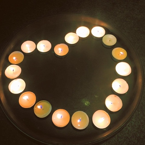 1 năm trước, Tiến Đạt cầu h&ocirc;n Hari Won kh&aacute;c hẳn Trấn Th&agrave;nh