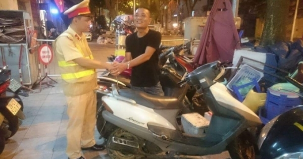 Hà Nội: Nhận lại kỷ vật của người vợ quá cố sau 16 năm