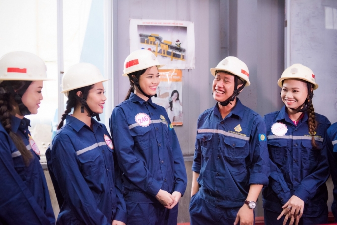 Th&iacute; sinh Hoa hậu Việt Nam thăm quan v&agrave; giao lưu tại mỏ than H&agrave; Lầm
