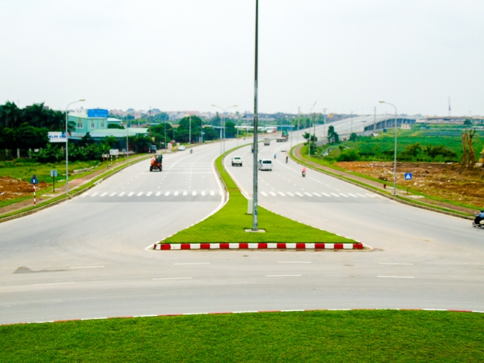 Đường Ho&agrave;ng Sa c&oacute; điểm đầu từ ng&atilde; tư giao cắt với đường V&otilde; Văn Kiệt, đối diện khu c&ocirc;ng nghiệp Bắc Thăng Long.