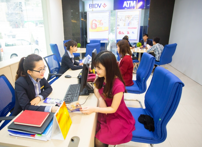 Trong thời gian qua, BIDV đ&atilde; t&iacute;ch cực thực hiện c&ocirc;ng t&aacute;c cải c&aacute;ch h&agrave;nh ch&iacute;nh, tạo thuận lợi&nbsp;cho kh&aacute;ch h&agrave;ng trong giao dịch.