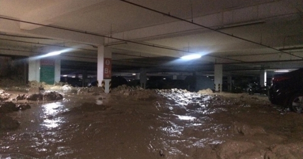 Sập vách ngăn tầng hầm tại chung cư Giai Việt: Nhiều phương tiện bị vùi lấp