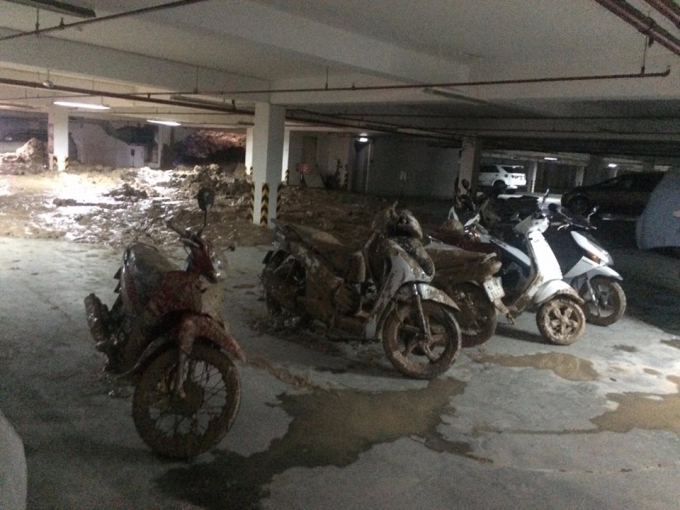 Theo người d&acirc;n thì sau khi sự vi&ecirc;̣c xảy ra, chỉ có đại di&ecirc;̣n phòng pháp ch&ecirc;́ của chủ đ&acirc;̀u tư xu&ocirc;́ng hi&ecirc;̣n trường ghi nh&acirc;̣n vụ vi&ecirc;̣c, nhưng chưa có đ&ocirc;̣ng thái gì.