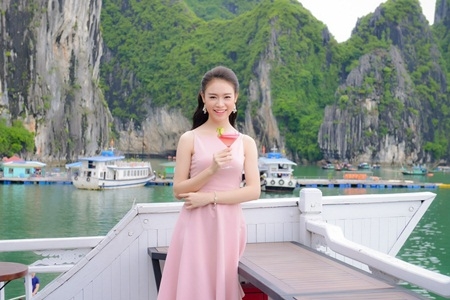 Th&iacute; sinh Hoa hậu Việt Nam 2016 h&oacute;a qu&yacute; c&ocirc; thanh lịch, khoe sắc tr&ecirc;n du thuyền