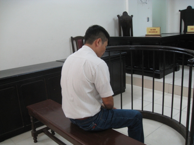 Bị c&aacute;o trước v&agrave;nh m&oacute;ng ngựa trong phi&ecirc;n xử ph&uacute;c thẩm.